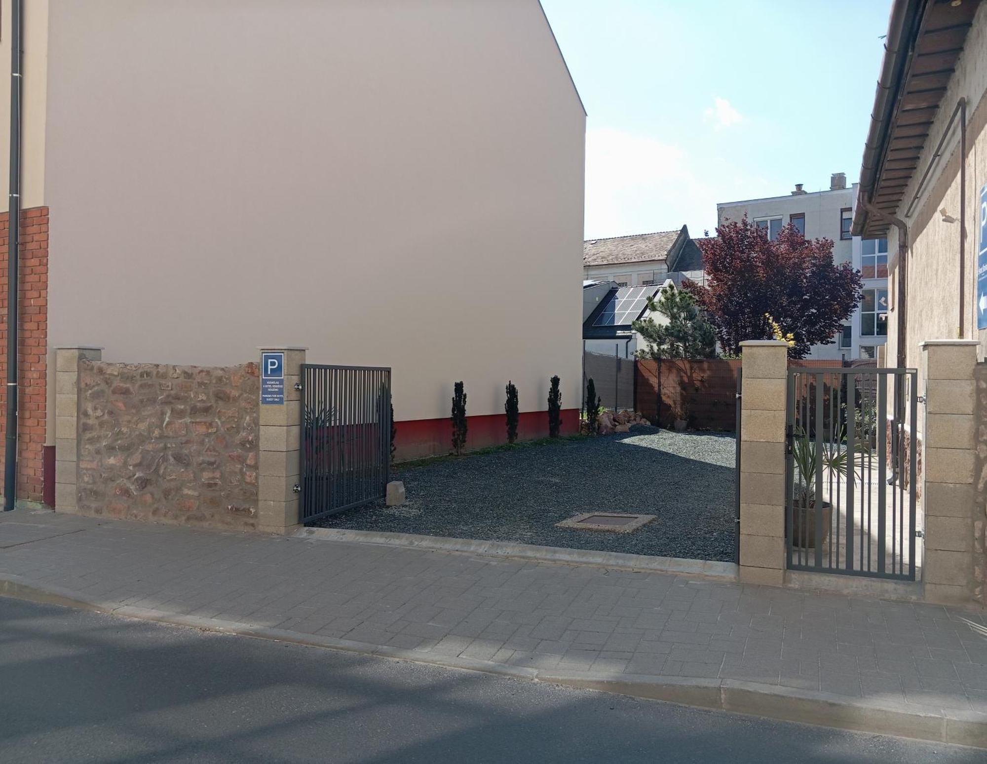 Szent Kristof Apartmanhotel Zalaegerszeg Exteriör bild