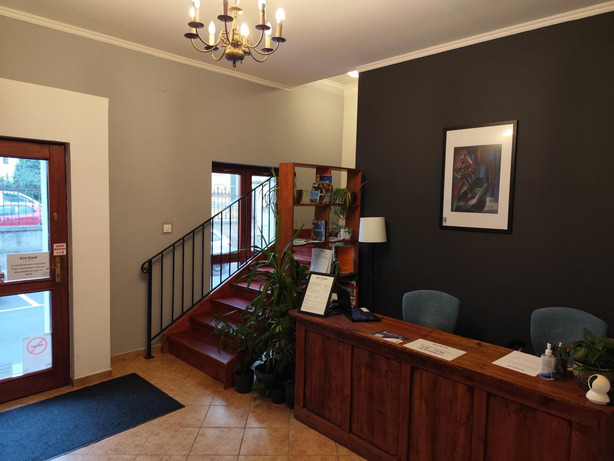 Szent Kristof Apartmanhotel Zalaegerszeg Exteriör bild