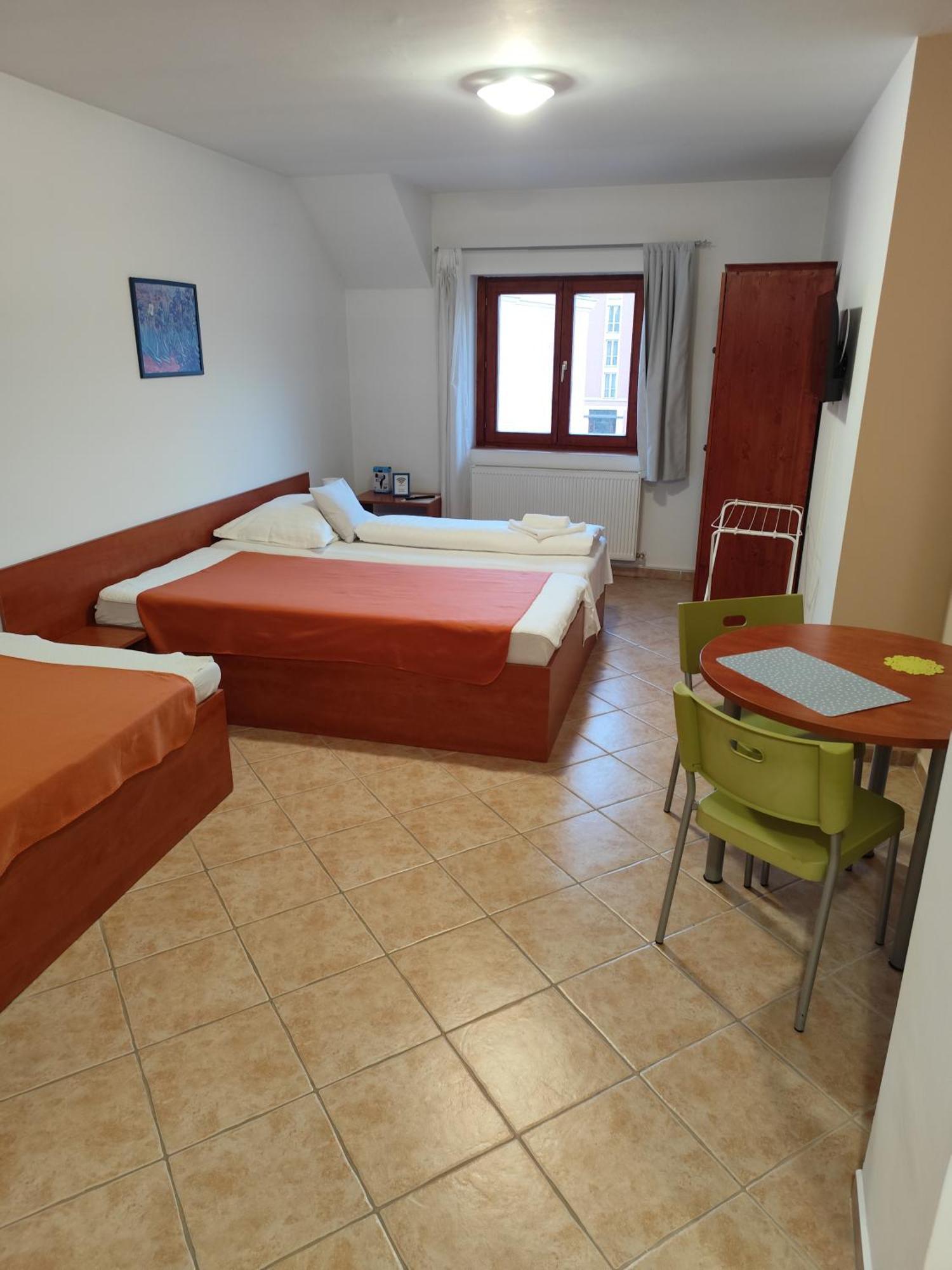 Szent Kristof Apartmanhotel Zalaegerszeg Exteriör bild